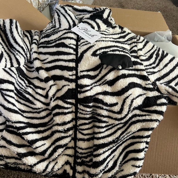 Revolve Plush Apparel Zebra Zip Up Jacket. NWT! - Picture 4 of 4